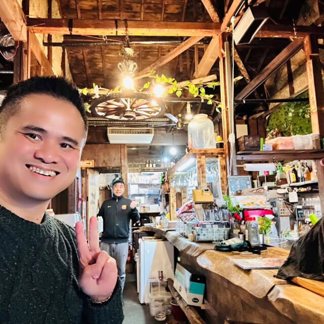 【年始大阪・人の和のベネフィット✨】
さて先日は予告の通り大阪へ。
　
コミュニティーでの人とのキズナを通じて「あり方」を極めることで大きな成果を挙げている親愛なる兄貴たちへのご挨拶回りと、これからコミュニティメイトとして加わってくれる人たち向けの研修の第1回ということで、今後僕自身のサポート力を高めることを目的とした内容確認のための受講がメインタスクでした😃。
　
全行程を通して、本当にこのコミュニティそのものはもちろん、そこでの人との交わりの先にこそ、大きな価値と可能性が眠っていることを改めて確信した次第です💕☺️
　
裕三兄さんから頂いた、高い社会貢献性を持ちながら尋常ならざる大きな成果に繋がるチャンスは絶対にモノにしてみせる❗️という肚が決まったし、僕の守護神と言われる事代主神(コトシロヌシ・恵比寿様)をモチーフにした「えべっさん」の化身である多幸さん(笑)は僕にとっての神様そのものだし🙏、関東でもしょっちゅうお会いしているのに、京都まで出向いてお時間頂いた小川社長からは、これから挑む業界の入口に立つために必要な基礎知識と気構えを授けて頂けました🎶
　
そして今回僕の中でも重要なテーマであった「柳瀬さんとガッツリお話しさせて頂くこと🥹」も多幸さんのお導きのおかげで果たすことが出来ました✨
　
研修後の交流会でも、様々な形でお世話になっている皆さんとしっかりお話しさせて頂くことが叶い、何から何まで収穫だらけの上方での2日間となりました🥹。
　
交流会場のお店も、大阪の場合は通り丸ごと、とかビル丸ごと加盟店だったりしますから、美味しく飲食するだけでも多大なる応援になります☺️。
　
この状況が関東でも当たり前になれば・・・ココロオドルばかりです🎶🤩
　
僕は自身の成していきたいことの方向性の都合もあり、兄貴たちとのお時間をしっかり取らせて頂いておりますが、ユーワードというコミュニティ自体は約8割が女性です🙆。
　
業種や業態を問わないあらゆる経営者・サロンオーナー・施術家・アーティスト・アスリート・士業・主婦・チャリティーなど、どのような立場、状況の方でも男女共に輝ける環境がそこにあります😃。
　
現在約4万人の会員を、10周年となる今年のうちに本気で10万人にする❗️という意気込みを感じずにはいられないキャンペーンも昨日発表になりました🎶☺️
　
コミュニティに加わって頂いて早々に、存分に相互応援し合える環境が手に入る、創業以来最大最強の大盤振る舞いです☺️(笑)
　
「ビジネスとは、人と人との交わりからこそ産まれるものだ❗️」と信じて疑わない方、ご自身の今身を置いている環境に満足できていない方、他のコミュニティと掛け持ちの方、出戻りの方。
　
どなたでも大歓迎です✨😃
　
何となく僕の言葉が少しでも刺さった方、勧誘することはありませんので、まずは僕らのコミュニティでお役に立てそうなのかどうか、をお聴きするお時間を持てればと思います✨☺️

遠隔の方でも地球上にお住まいならどこでも(笑)、zoomなどで十分です。
　
楽しくお話ししましょう❗️😉
　
さあ今年はより一層飛び回るぜーーー🔥🔥🔥🚄🚄🚄✈️✈️✈️